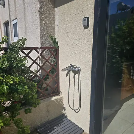 بيت للعطل Lazuli Seafront House Nr18