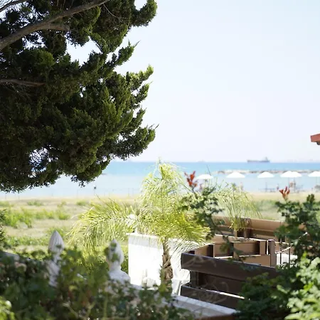 Holiday home Searenity Seafront House - 50m From The