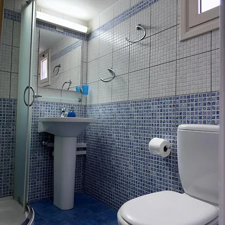 Searenity Seafront House - 50m From The Larnaca